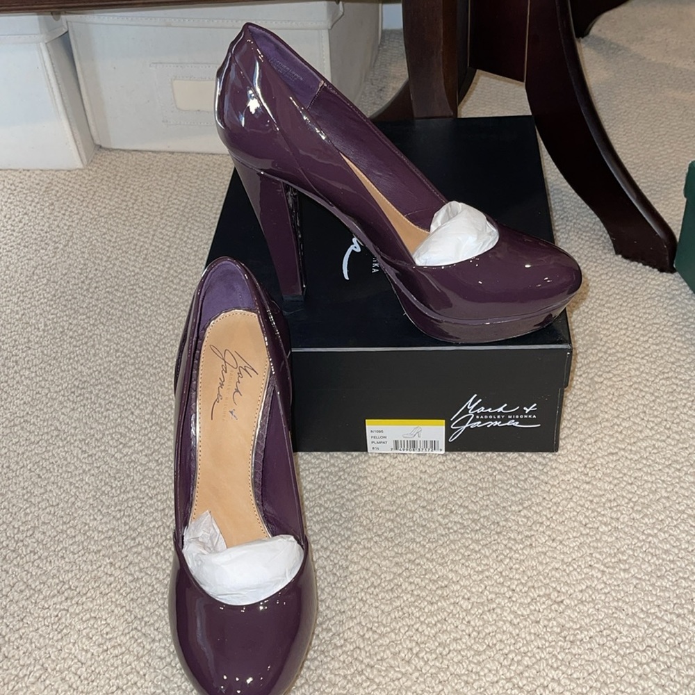 Excellent stunning platform Mark & James Badgley Mischka Patent Plum HOT!!!